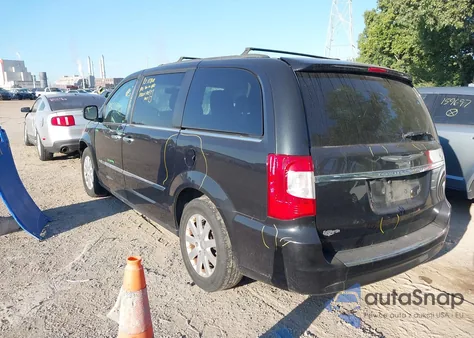 2016 Chrysler Town & Country Touring z USA, uszkodzony, nr VIN 2C4RC1BG0GR129015